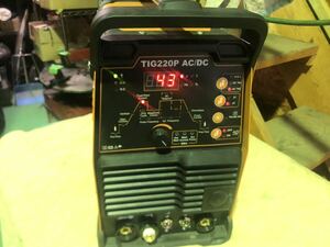 溶接機　TIG220P AC/DC 付属品欠品　状態不明