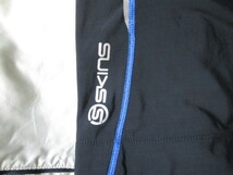 SKINS　スキンズ　A200　アンダーシャツ　Mサイズ　インナーシャツ　黒　コンプレッションウエア　長袖スポーツインナーウエア　03192_画像7
