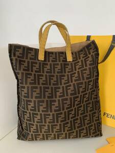 直営店購入　限定 FENDI　フェンディ　セレリアハンドル 　ショッピングバッグ　　トートバッグ　ブックトート　