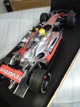 ミニチャンプス PMA 1/18 ボーダフォン マクラレーン メルセデス MP4-22 L.ハミルトン カナダGP 優勝 530071822_画像8