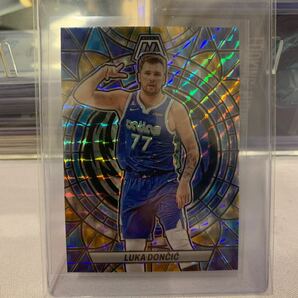 2022-23 Panini mosaic Luka Doncic ステンドグラス #6 ケースヒット SSP ダラス マーベリックスの画像1