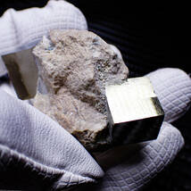 天然石 ツイン パイライト 母岩 黄鉄鉱 鉱物 結晶 標本 金 風水 占い パワーストーン_画像6