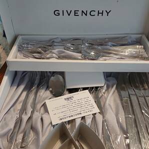 GIVENCHY カトラリーセット、 RIEDEL ワイングラスの画像2