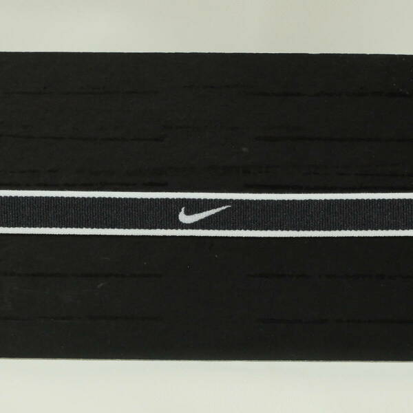 [新品 送料込] ナイキ チップ スウィッシュ スポーツ ヘッドバンド　黒1本 ヘアバンド r NIKE JACQUARD HEADBANDS BN2051