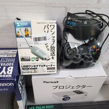 C　☆PC周辺機器 まとめて　スピーカー　TVチューナー　コントローラー　プロジェクター　イヤフォン　キーボード　大量　ジャンク_画像5