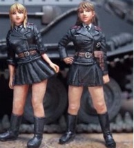 ミリタリー フィギュア 女性兵士 4体 セット 1/35スケール セクシー ミニスカ 樹脂 未塗装 未組み立て ジオラマ レジン キット p755_画像3