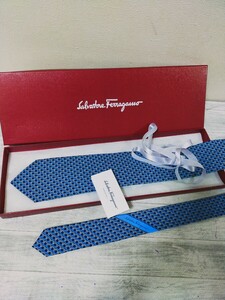 定価25300円 ケース タグ付き 画像のものを全てお付けいたします フェラガモ ネクタイ Salvatore Ferragamo ネクタイ