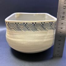 T10-10 茶道具 建水【尾戸焼　口四方波絵付建水】サイズ:直径12cm、胴回り直径約14.5cm、高さ9.5cm 箱無し_画像8