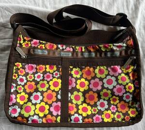 レスポートサック LeSportsac ショルダーバッグ カラフル　花柄