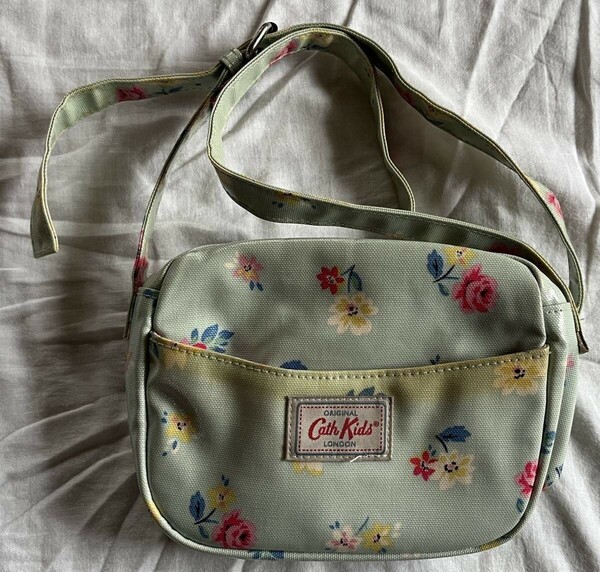 キャスキッドソン Cath Kidston ショルダーバッグ　定番　ポーチ　エナメル