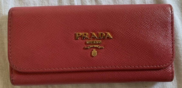 PRADA プラダ　キーケース　　ピンク　桃色　高級モデル　ロングモデル　中古美品