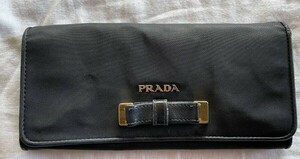 PRADA プラダ　二つ折り　財布　リボン　黒