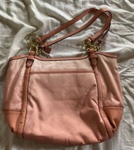 COACH コーチ 　肩掛けバッグ　桃色　ピンク　グラデーションカラー　レザー　高級タイプ_画像2