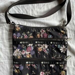 レスポートサック LeSportsac ショルダーバッグ カラフル　 花柄　高級タイプ