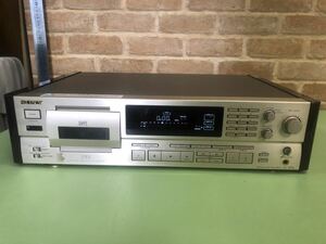 SONY DIGITAL AUDIO TAPE DECK DTC-57ES DATデッキ サイズ： 高さ125mm×幅470mm×奥行350mm 重さ： 8.2kg 308C