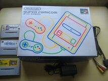 ★[SFC] スーパーファミコン本体 ソフト2本付き 動作品 純正ケーブル アダプター 箱付き ドラクエ FF マリオ★_画像1