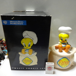 ワーナーブラザース クッキージャー(小物入れにも）TWEETY COOKIE JAR 陶器製 トゥイーティー ルーニーチューンズ 箱にイタミあります。の画像2