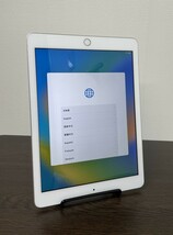 Apple iPad 第5世代 Wi-Fi 32GB シルバー MP2G2J/A_画像1