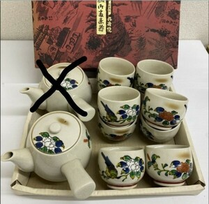 G1130 higashi . structure Kutani gold paint overglaze enamels cover attaching tea utensils .* small teapot 1 customer * teacup 10 customer also box tea utensils .. summarize set Kutani higashi . used tradition fine art 