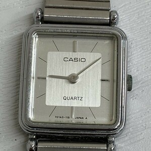 カシオ Casio 腕時計 メンズウォッチ　レディースウォッチ　不動　シルバーカラー　スクエア　ヴィンテージ