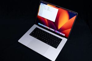 Apple 16インチMacBook Pro - シルバー M1 Max GPU32コア メモリ32GB SSD2TB USキーボード