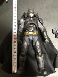 バットマンフィギュア　アーマードバッツ　BVS 箱無し現状品　ジャンク