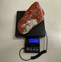 赤玉石 4.9kg 赤石 ジャスパー 原石 碧玉 風水 開運 誕生石 鑑賞石 自然石 天然石 紋石 水石 鉱物 置物 台座付き 現状品 清掃なし_画像10