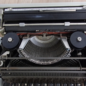 ヴィンテージ★スペイン製★Typewriter タイプライター 2台★olivetti lettera 32 & DL オリベッティ レッテラ 32 & DLの画像9