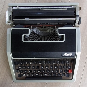 ヴィンテージ★スペイン製★Typewriter タイプライター 2台★olivetti lettera 32 & DL オリベッティ レッテラ 32 & DLの画像6