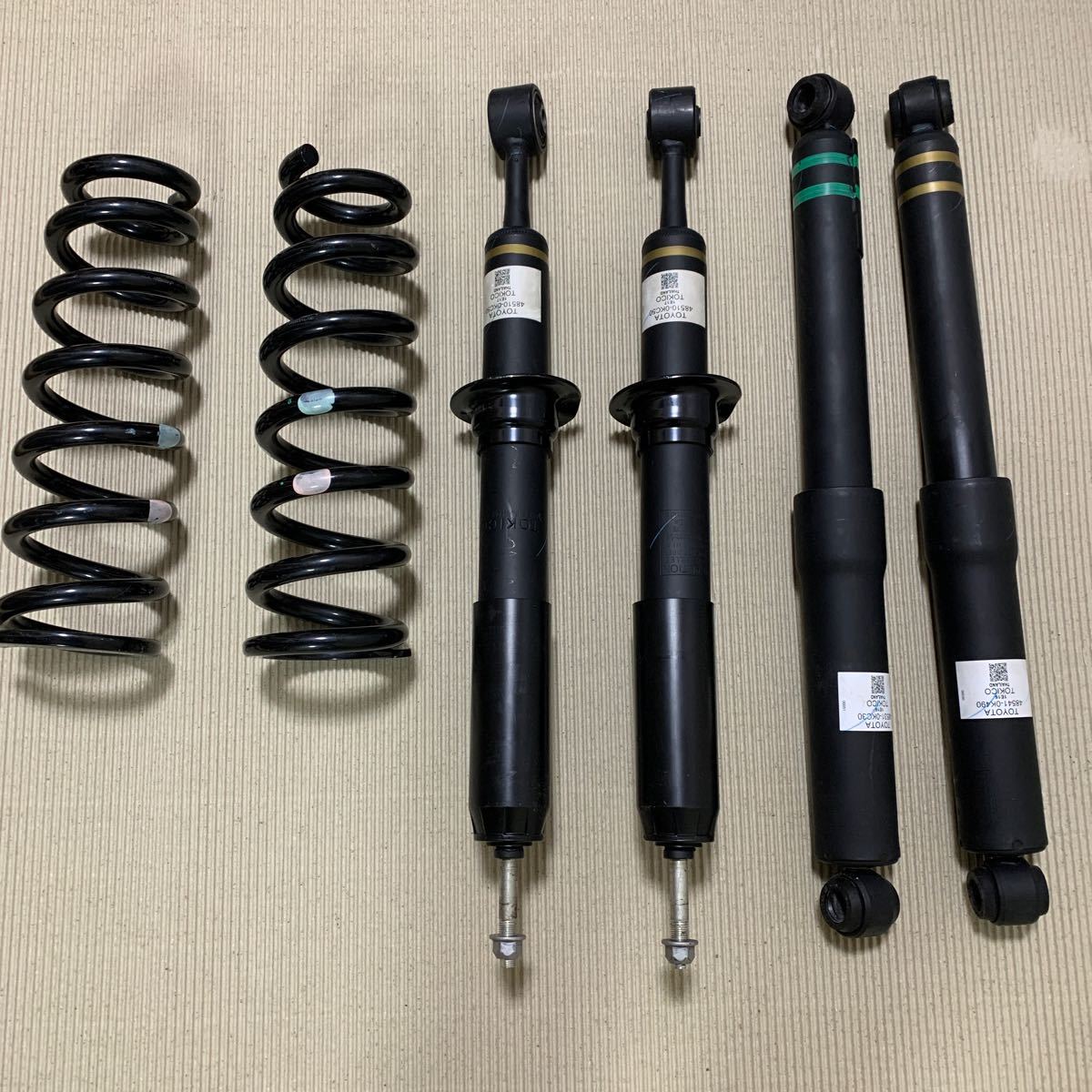 ハイラックス後期 gun125 純正サス 新車外し ハイラックス後期 gun125 純正サス 新車外し