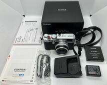 良品 FUJIFILM 富士フィルム X100F コンパクトデジタルカメラ 動作確認済 箱、説明書付【ANM112】_画像1