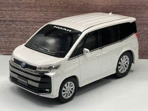 即決有★プルバックカー トヨタ TOYOTA 新型 ノア　NOAH ホワイトパールクリスタルシャイン パール 白 カラーサンプル★ミニカー