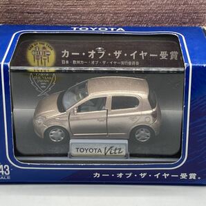 即決有★1/43 エムテック トヨタ ヴィッツ ヤリス 1999-2000 日本カー・オブ・ザ・イヤー 受賞記念パッケージ★ミニカーの画像1