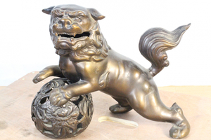 【え仙】ブロンズ 玉乗獅子 置物 唐銅 狛犬 銅像 鋳銅 古銅 銅製 アンティーク オブジェ 工芸 MCZ01LAF60