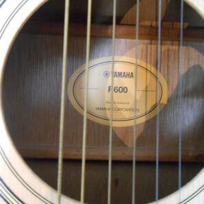 24643 譲渡・中古品 YAMAHA アコースティックギター F600 6弦 ケース付 ギターたて付 インドネシア製の画像3