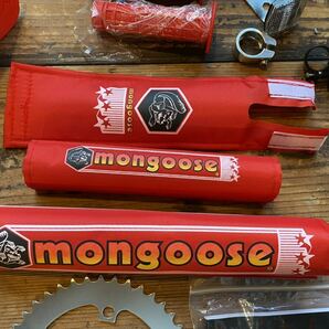 新車外し未使用品 mongoose パッドセット チェーンリング サドル 他 赤 マングース California special supergoose old bmxの画像2