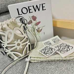 LOEWE ロエベ アナグラム カットアウト ポケット ホワイト/エクリュ