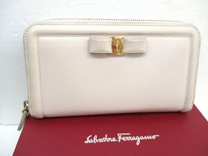 フェラガモ　ラウンドファスナー　長財布　 FERRAGAMO　ヴァラ　レザー