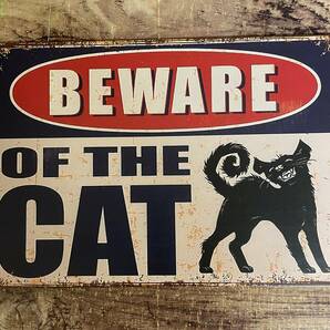 ネコに気を付けて下さい ブリキ看板 猫に注意 かわいい ねこ ネコ 金属パネル 壁飾り インテリア 壁掛けプレート 警告版 防犯対策 送料無料