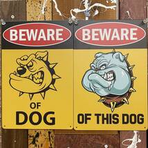 2枚 新品 壁掛けプレート 猛犬注意 警告版 犬に注意 防犯対策 危険 強盗 番犬 狂犬 泥棒 メタル 金属パネル 壁飾り インテリア ブリキ看板_画像1