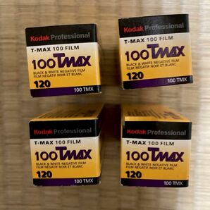 KODAK 白黒ネガフィルム 100 TMAX 120 4本　※有効期限切れ