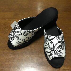  new goods heel slippers 22~23. for floral print ( white ) made in Japan non-standard-sized mail 350 jpy 