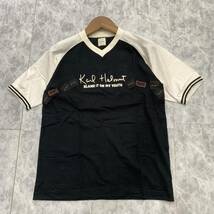 1 ▼ 都会のカジュアルウェア '日本製' KARL HELMUT カールヘルム ロゴプリント コットン100% Vネック 半袖 Tシャツ / カットソー BLACK_画像2