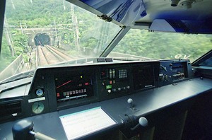 100系 運転台 V9 トンネル進入