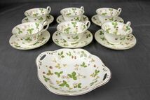 T01-1839 WEDGWOOD/カップ＆ソーサー６客&皿セット ボーンチャイナ ワイルドストロベリー 紅茶 イギリス製 プレート 金彩 WILD STRAWBERRY_画像1