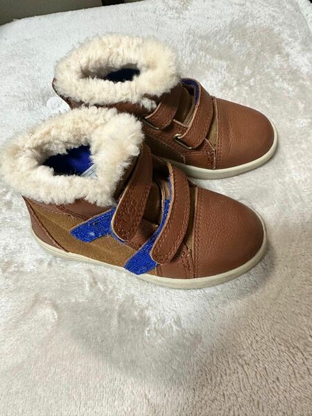 ugg スニーカーキッズ