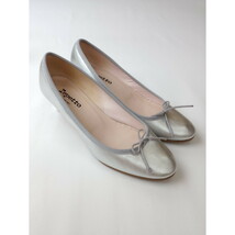 △ Repetto レペット「きっと、楽しい場所へ連れ出してくれる。」メタリック レザー パンプス 38 シルバー (35Y+0192)_画像2