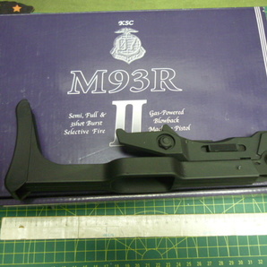 セール、新品MGC,KSC,KWA系M93Rガスガン用折り畳みメタル製ストックです。オート9AUTO9,ROBOCOPの画像1