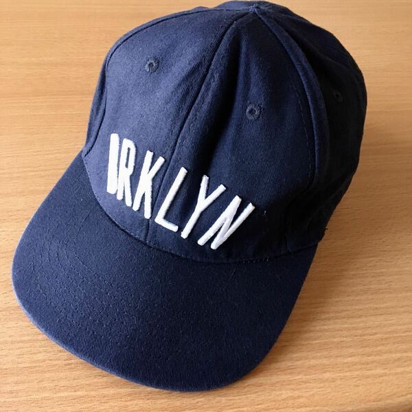 BROWNY キャップ 帽子 CAP 紺色 フリーサイズ　ロゴ入り　中古