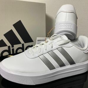 新品25cmアディダスadidasレディーススニーカーコートプラットフォームホワイトシルバー白銀エナメル厚底スニーカー